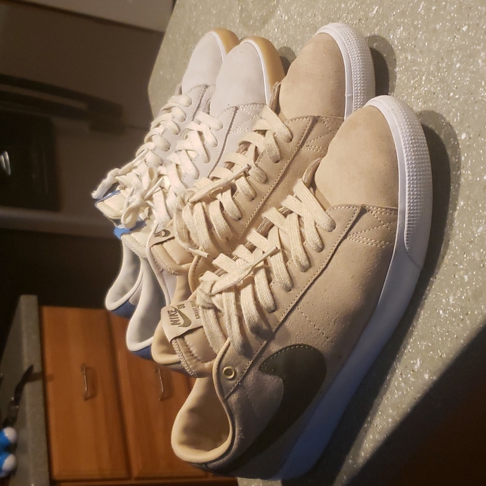 2 pairs of low cut SB Blazers